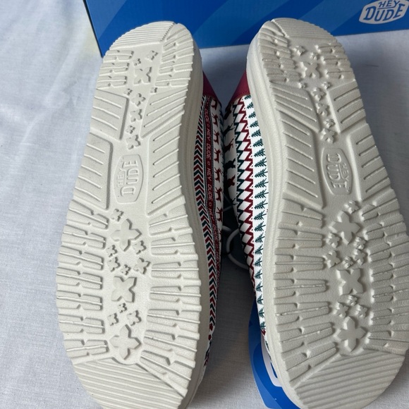 Hey Dude Wendy holiday cheers W8 - Picture 6 of 6